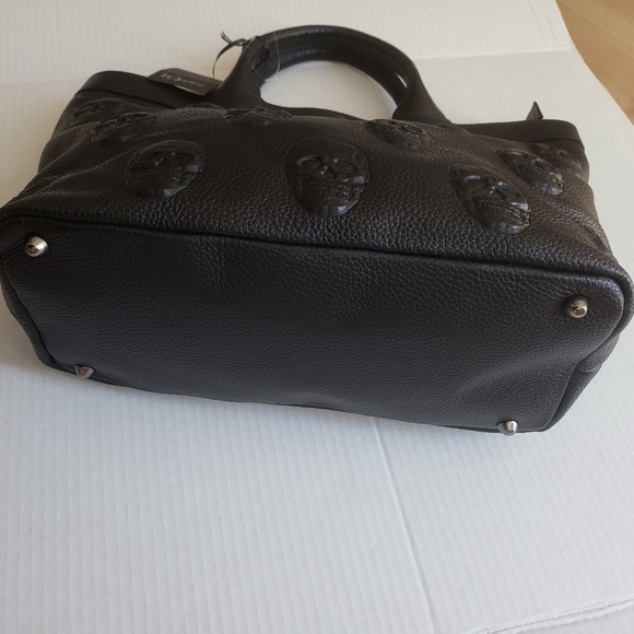 IOpelle Italia Black Skull Embossed Tote Bag - Picture 10 of 16